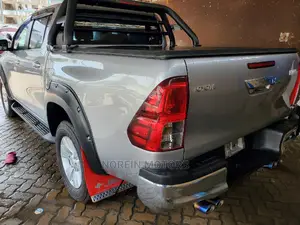 Toyota Hilux 2016 Gray