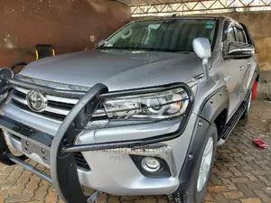 Toyota Hilux 2016 Gray