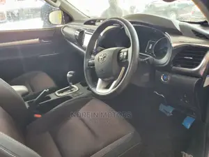 Toyota Hilux 2016 Gray