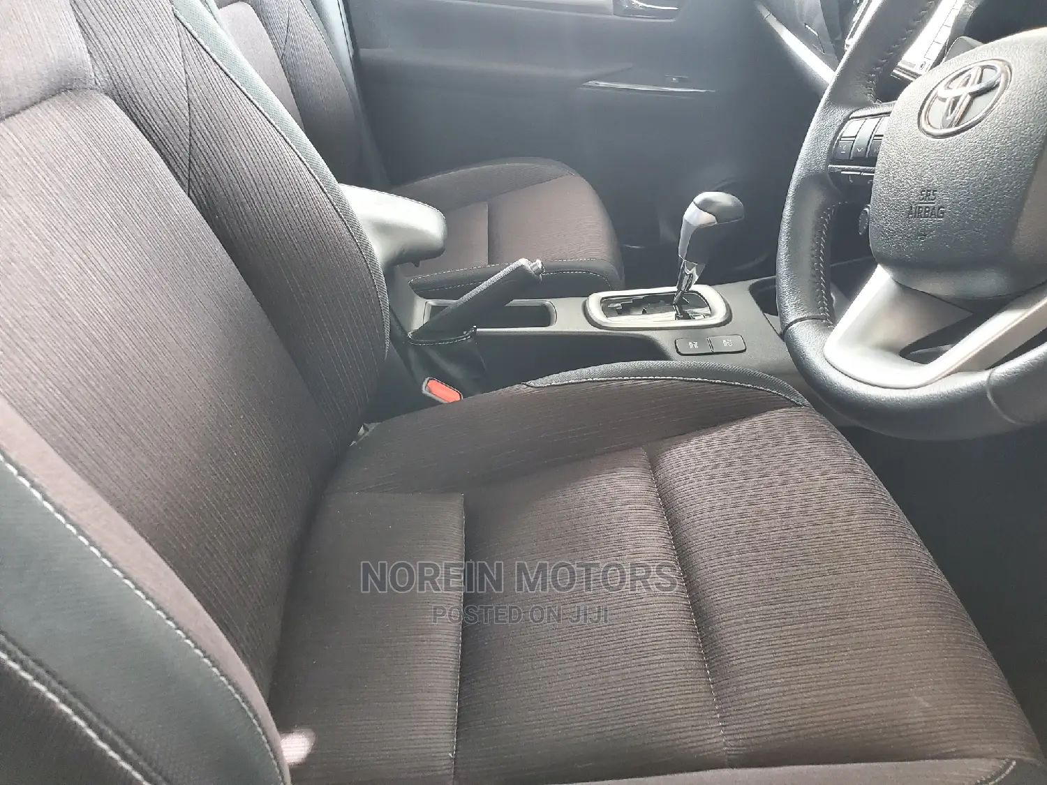 Toyota Hilux 2016 Gray