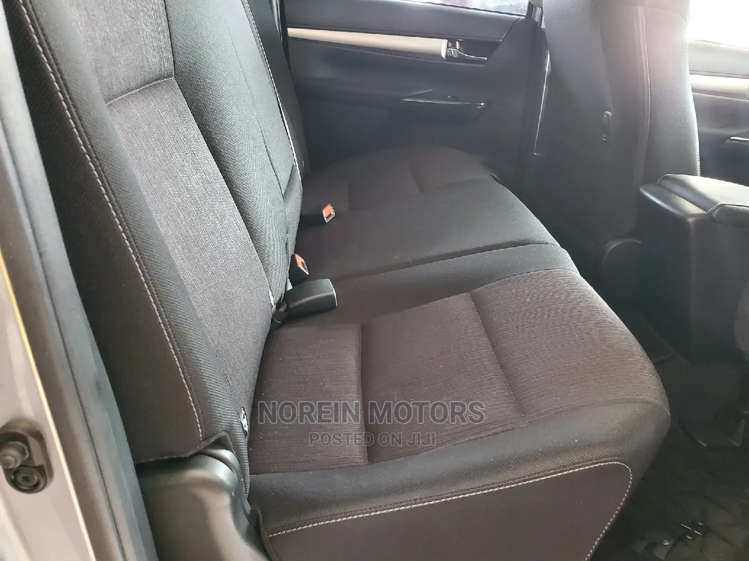 Toyota Hilux 2016 Gray