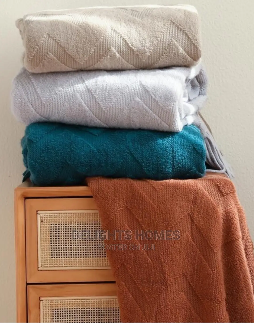 Soft Knit Throw Blankets With Tussle