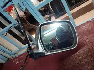 Noah/Voxy (2003)Side Mirror