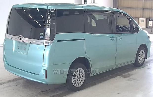 Toyota Voxy 2015 Blue - thumbnail 2