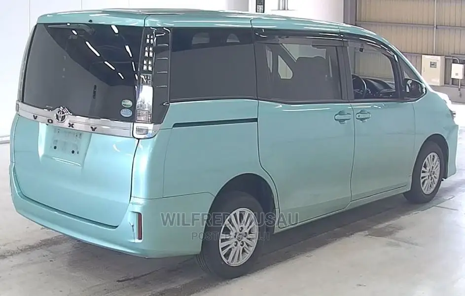 Toyota Voxy 2015 Blue