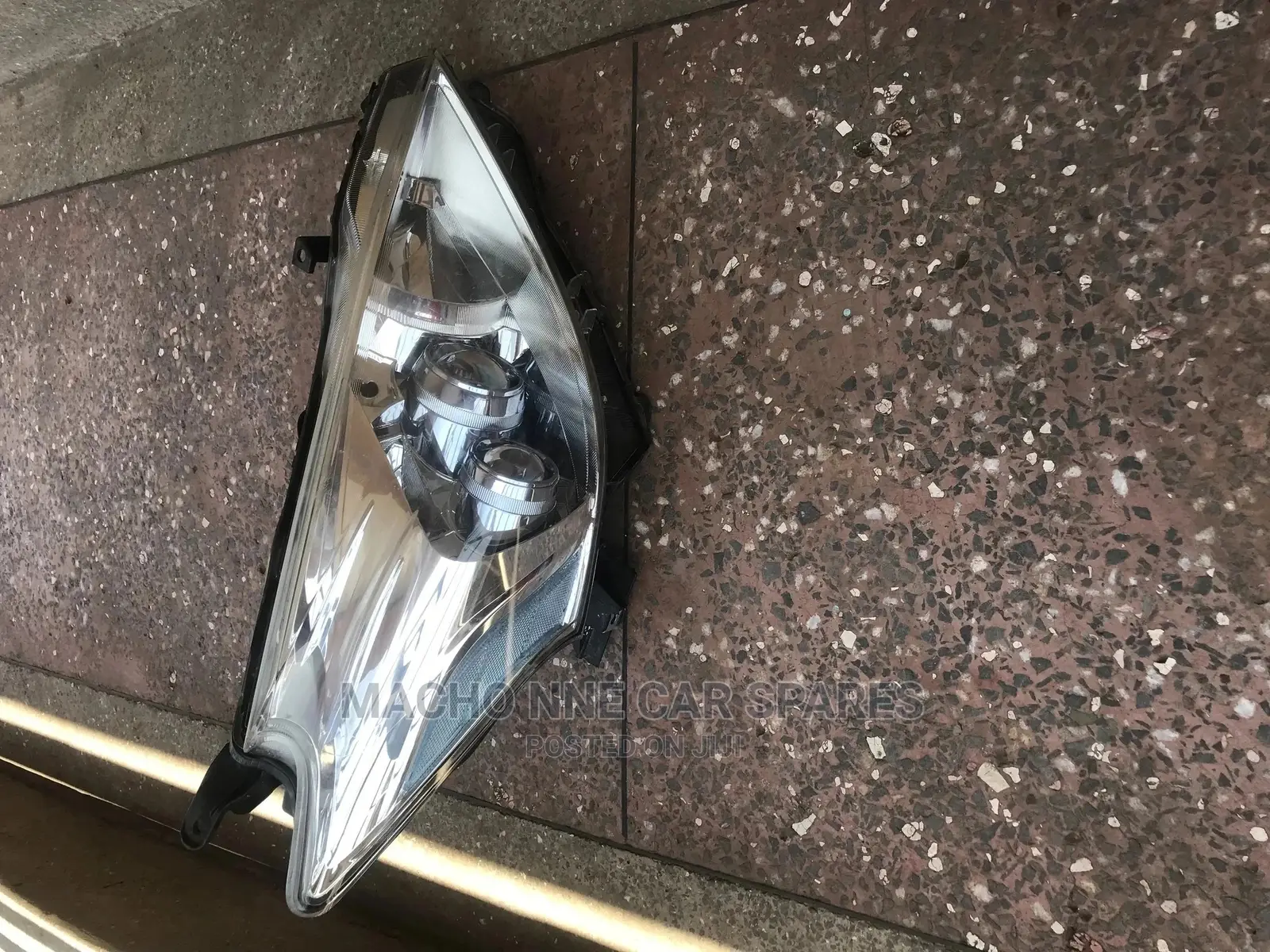 Toyota Prius Alpha 2014 Headlight