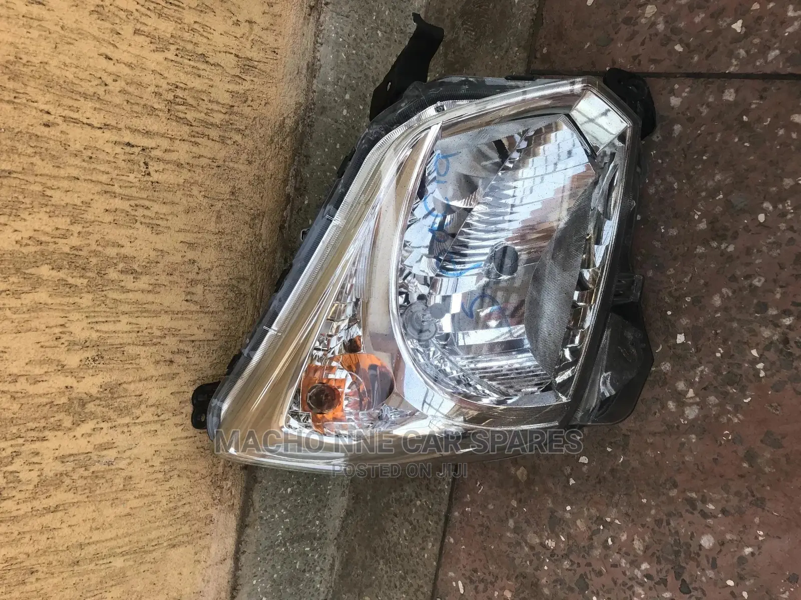 Suzuko Spacia 2010 Headlight