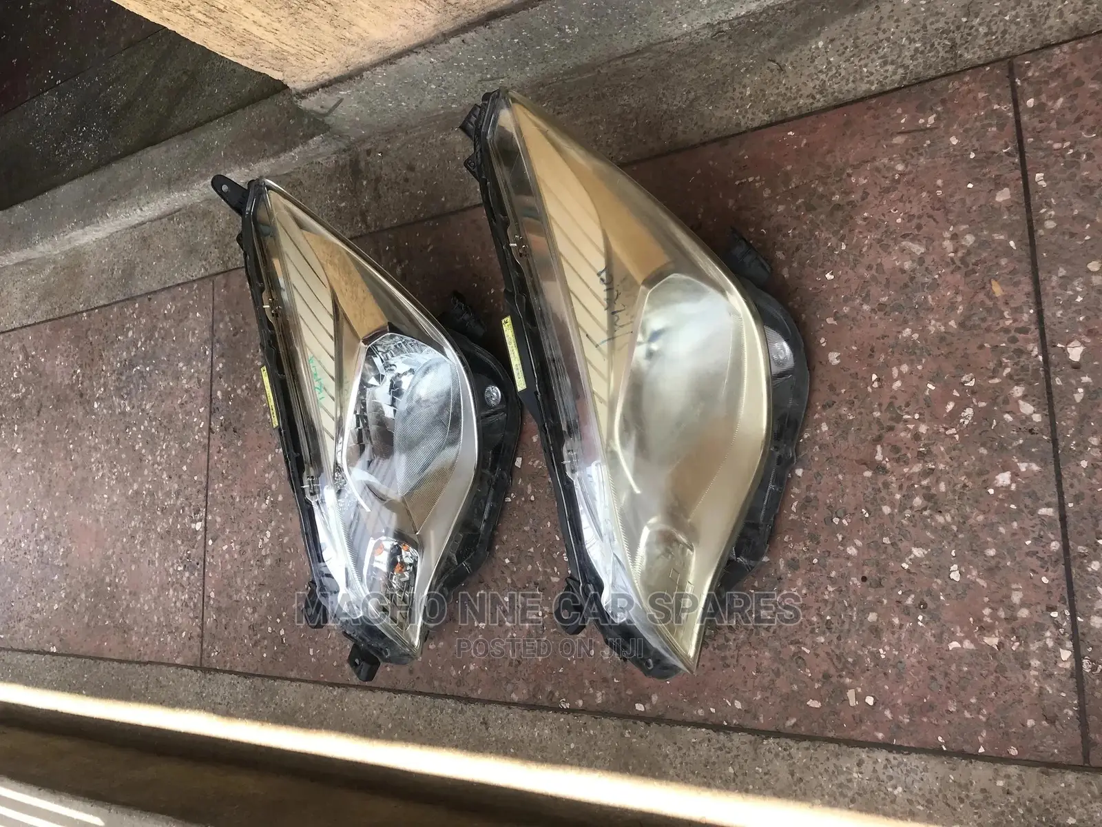 Subaru Trezia Xenon Headlight