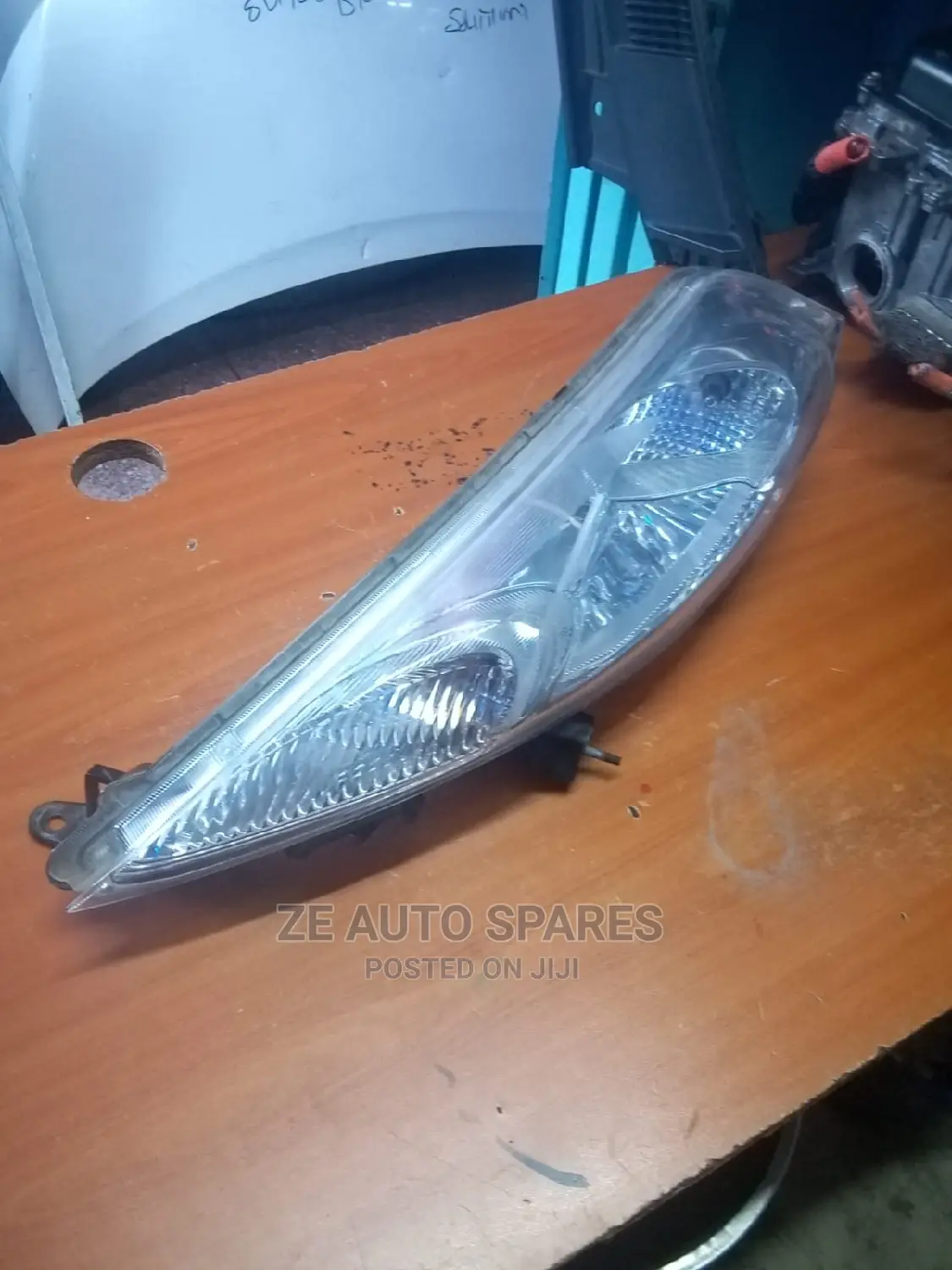 Nissan Juke 2010 Upper Headlight
