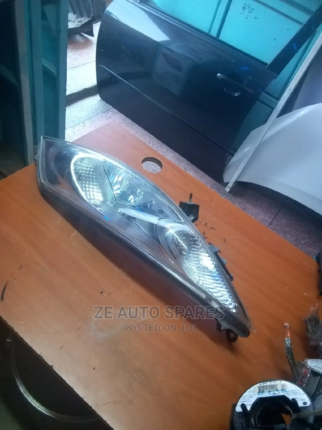 Nissan Juke 2010 Upper Headlight