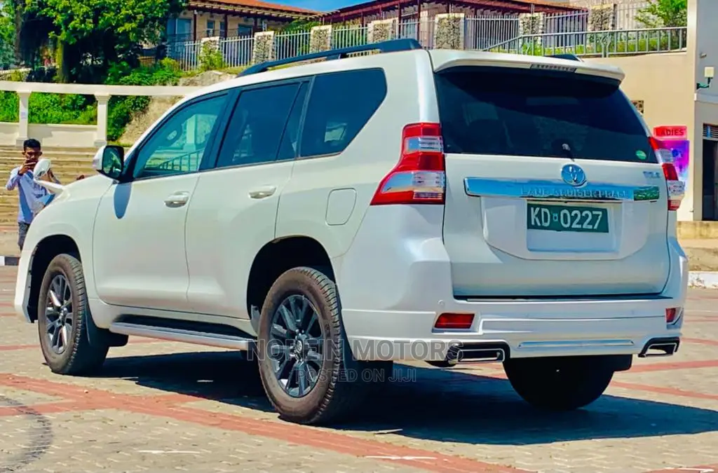 Toyota Land Cruiser Prado 2016 White