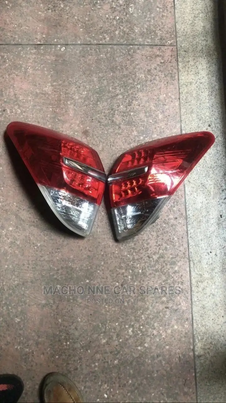 Toyota Vanguard 2012 Taillight