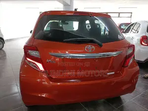 Toyota Vitz 2016 Red