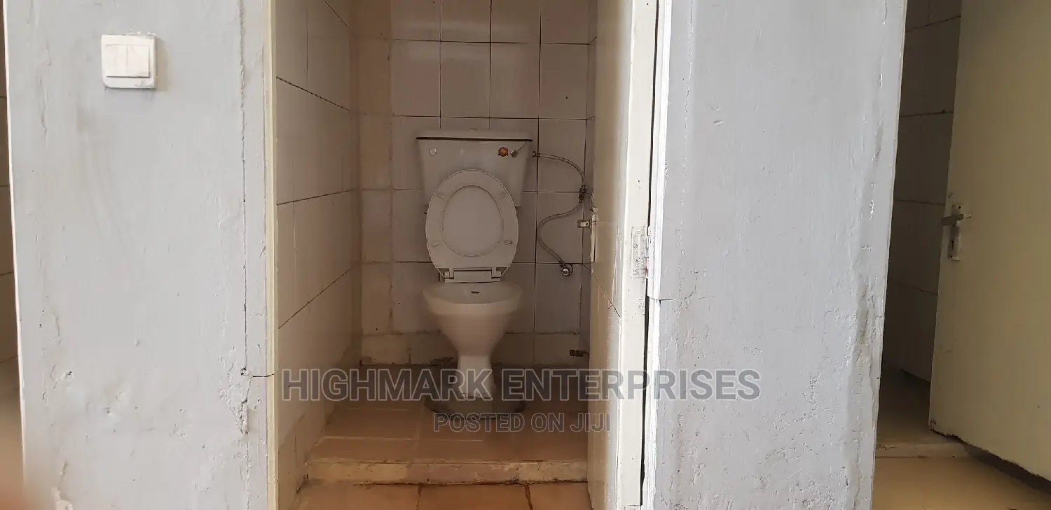 8000 Sq Feet Godown to Let