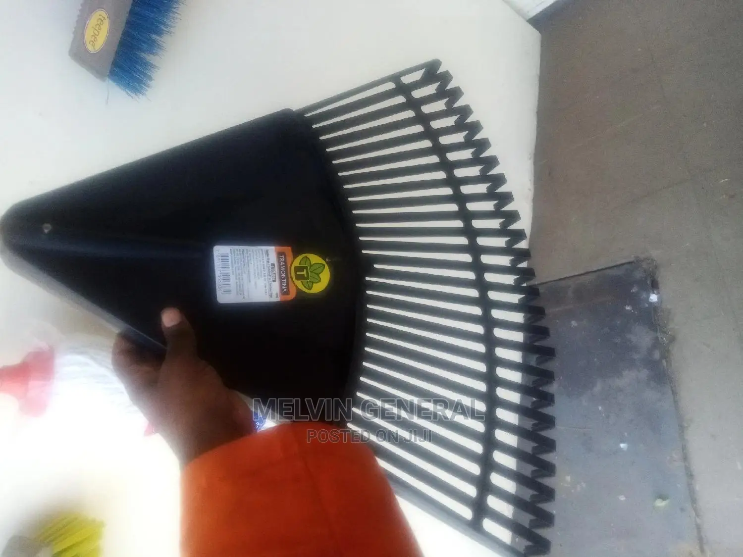 Trammonitian Plastic Leafrake
