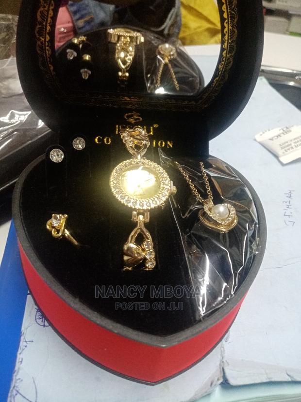 4 in 1 Gift Set With Free Gift Box Mirror. - main view