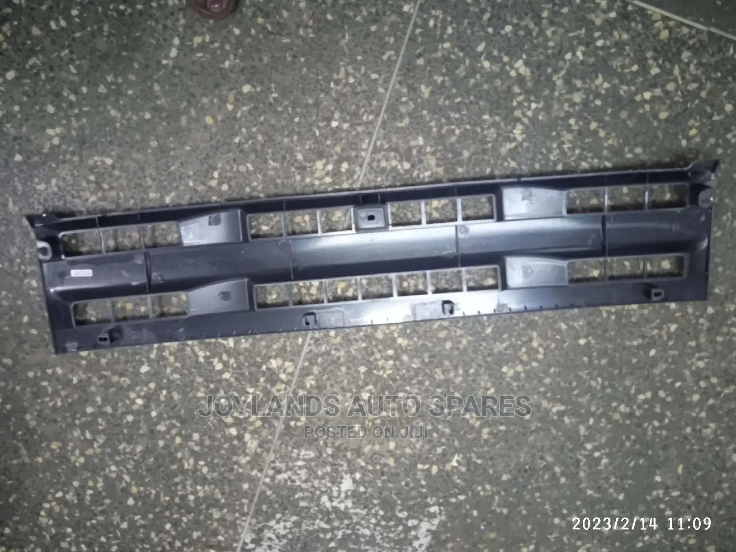 Grille Isuzu Elf