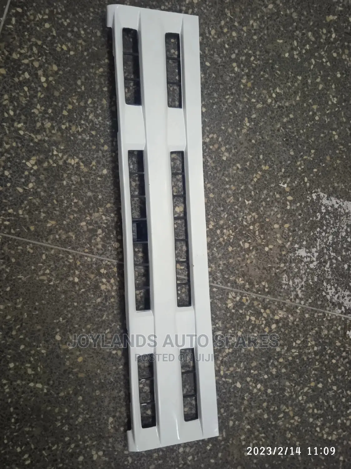 Grille Isuzu Elf