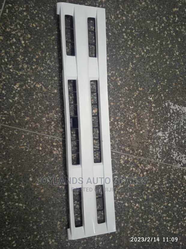 Grille Isuzu Elf