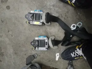 Axio 2013 Seat Belts.
