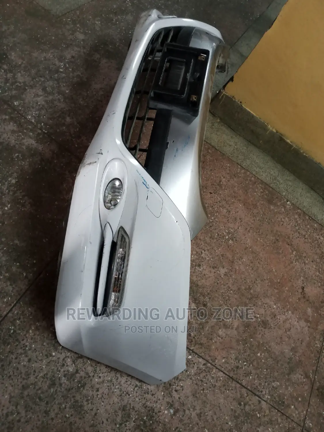 Honda Insight 2009 Front Bumper.