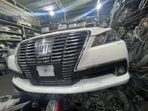 Toyota Crown Athletee Nosecut 2015 Model.