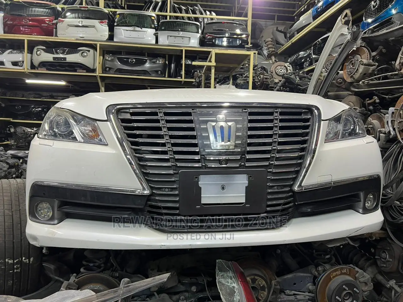 Toyota Crown Athletee Nosecut 2015 Model.