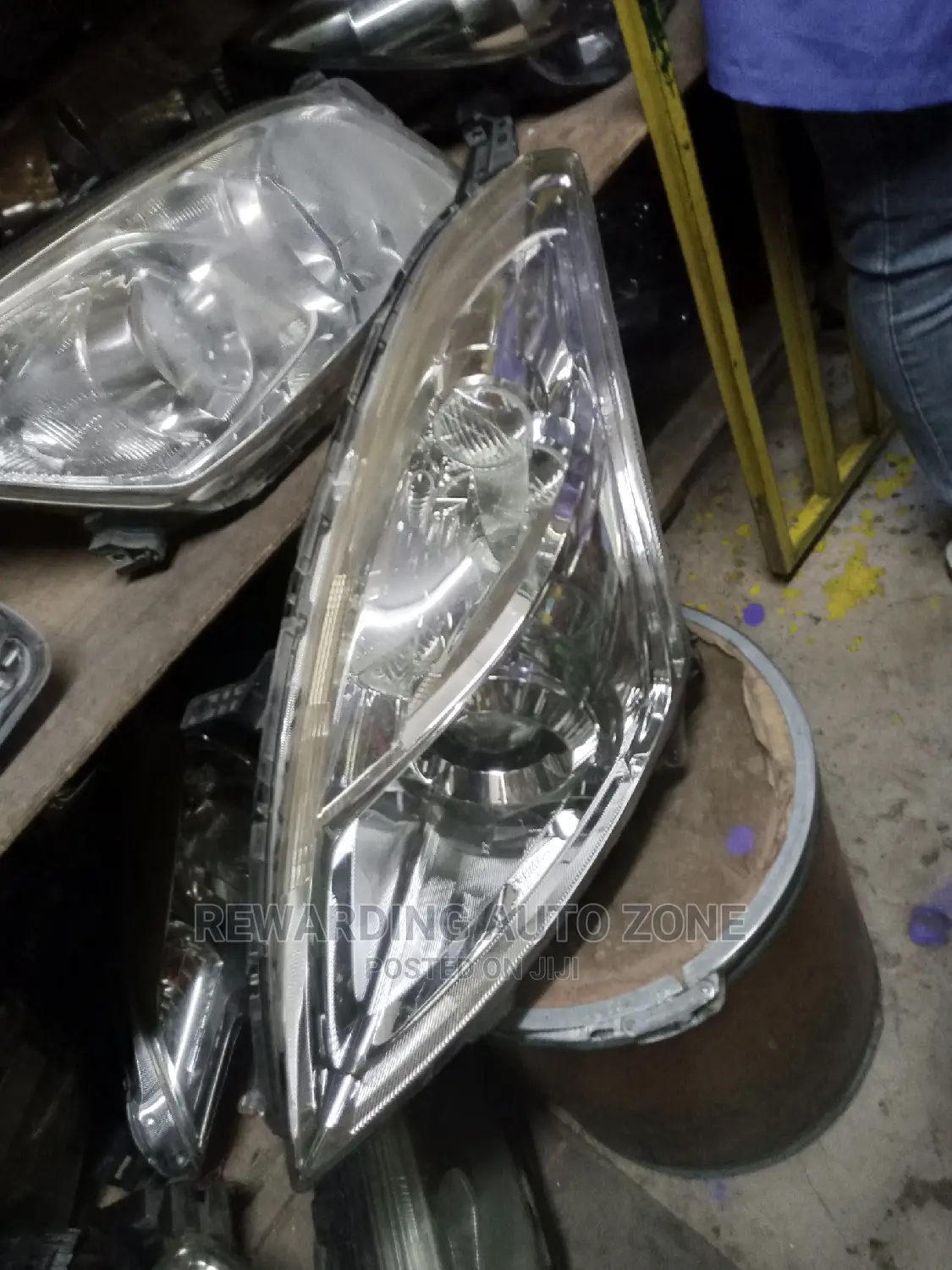 Suzuki Swift Headlight Xenon Clear.
