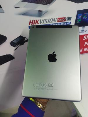 Apple iPad Air 16 GB Silver - main view