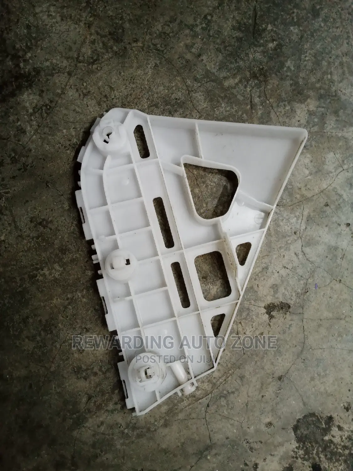 Noah New Model Bumper Blacket.