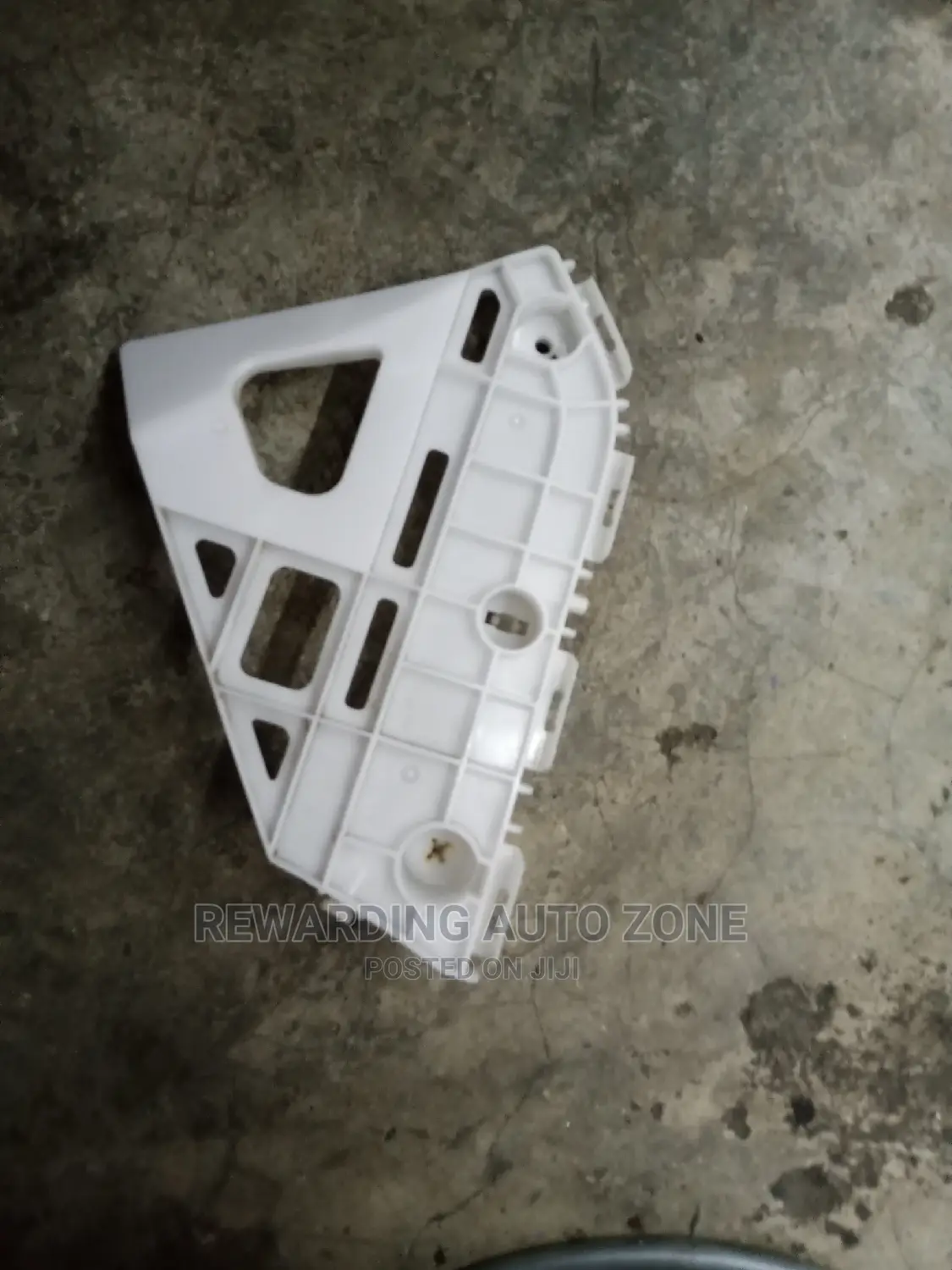 Noah New Model Bumper Blacket.