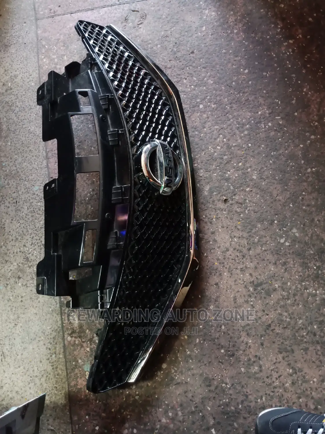 Nissan Note 2015 Center Grille.
