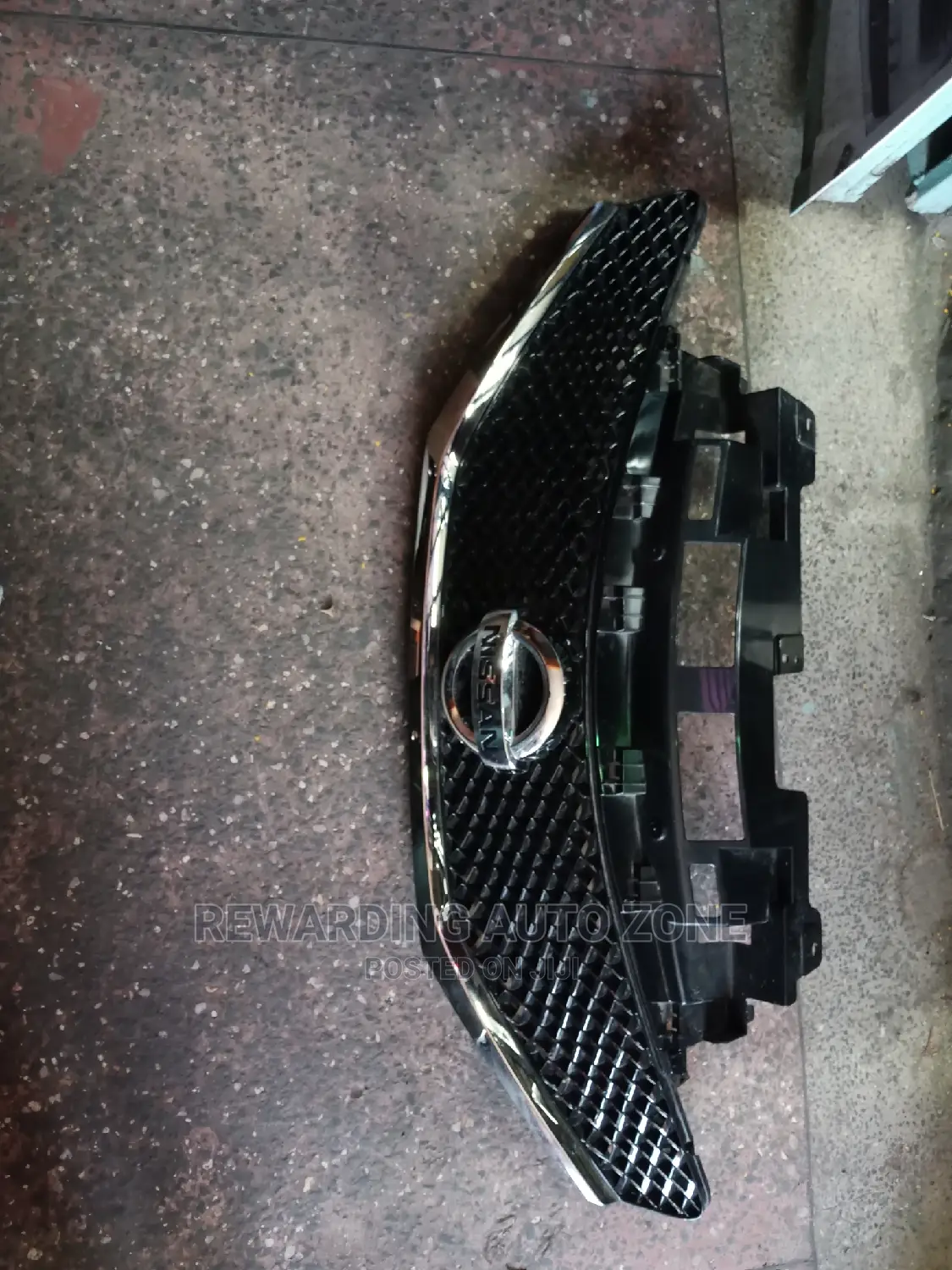 Nissan Note 2015 Center Grille.