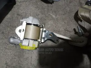 Axio 2015 Seat Belts.Front Belts.