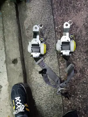 Axio 2015 Seat Belts.Front Belts.