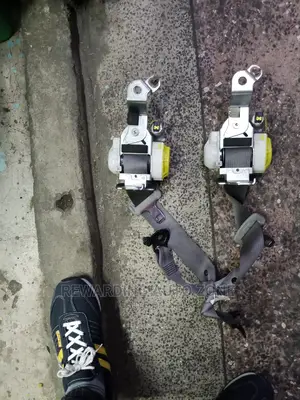 Axio 2015 Seat Belts.Front Belts.