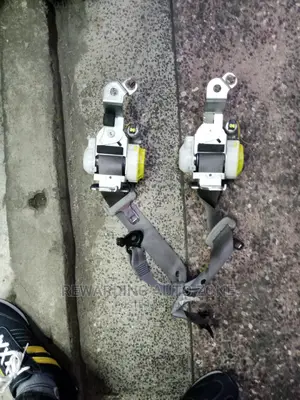 Axio 2015 Seat Belts.Front Belts.