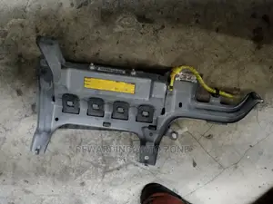 Harrier 240 Knee Airbag.