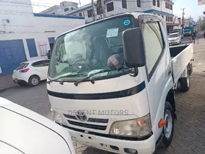 Toyota Dyna 2016 White