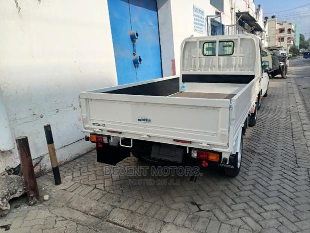 Toyota Dyna 2016 White - thumbnail 2