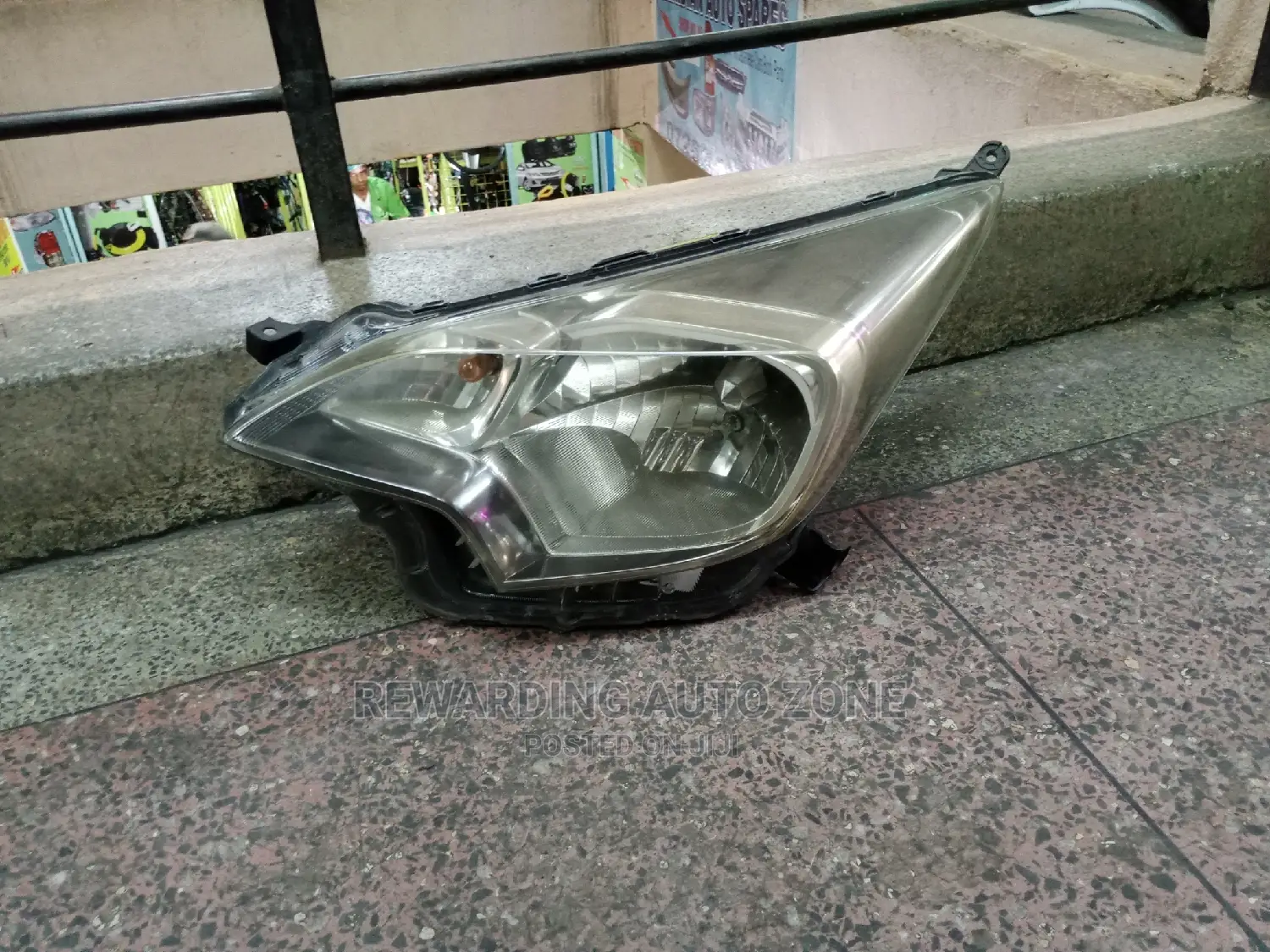 Ractise 2012 Headlight Non Xenon.