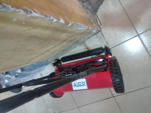 Durable Manual Lawnmower - main view