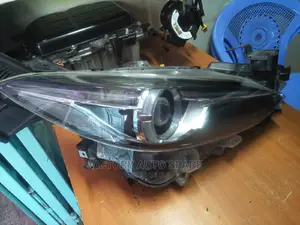 Mazda Axela Headlight Xenon 2013/2014