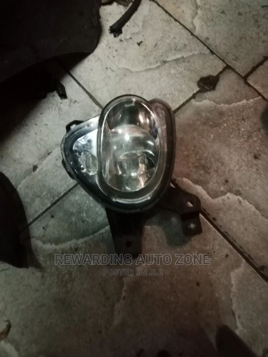 Toyota Crown Royal 2012 Foglights.