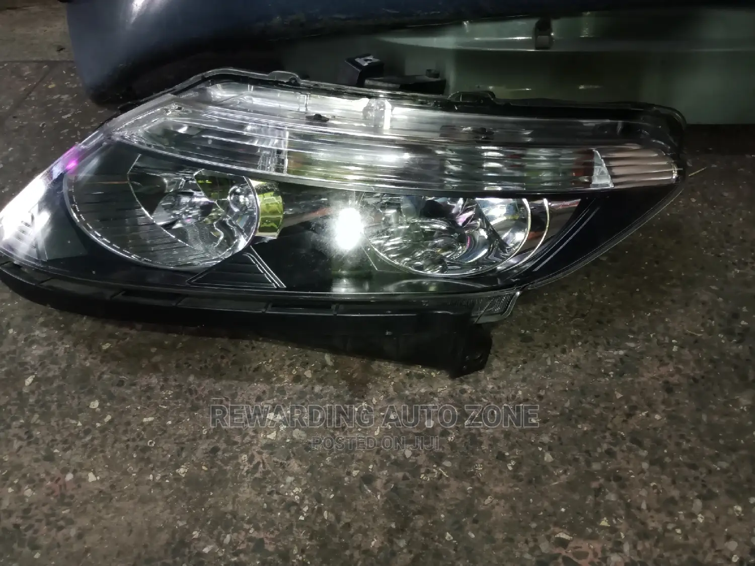Honda Airwave Headlight Xenon Type.