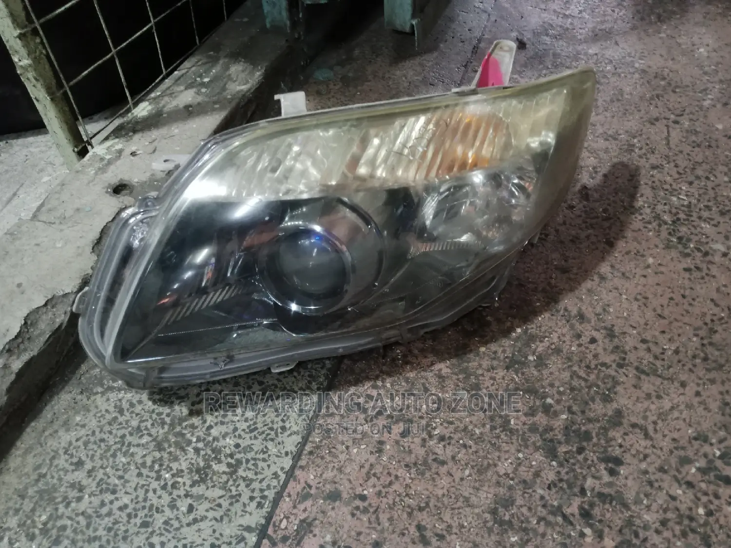 Fielder 2011 Headlight Xenon.