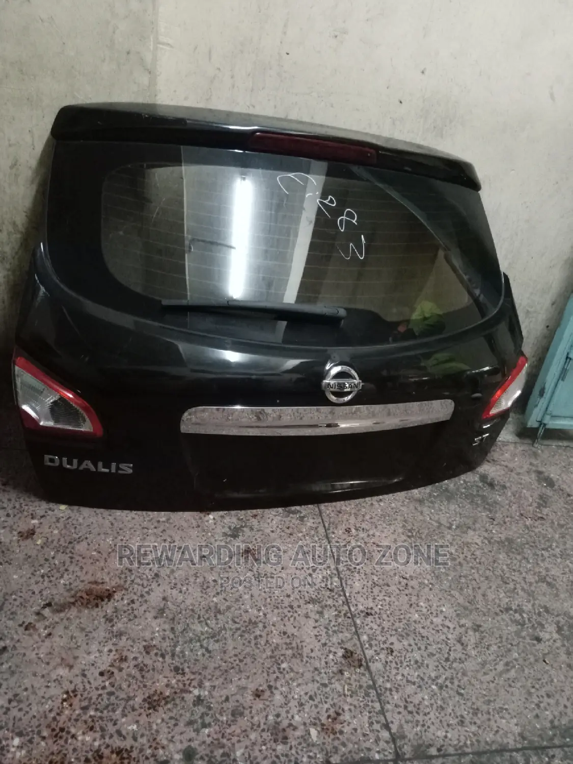 Nissan Dualis 2013 Tailgate.