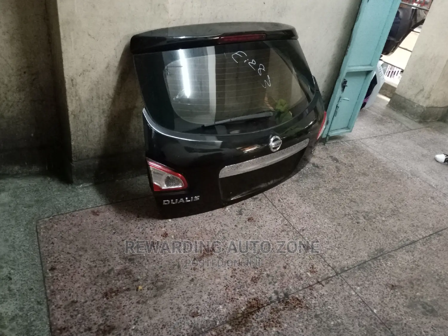 Nissan Dualis 2013 Tailgate.