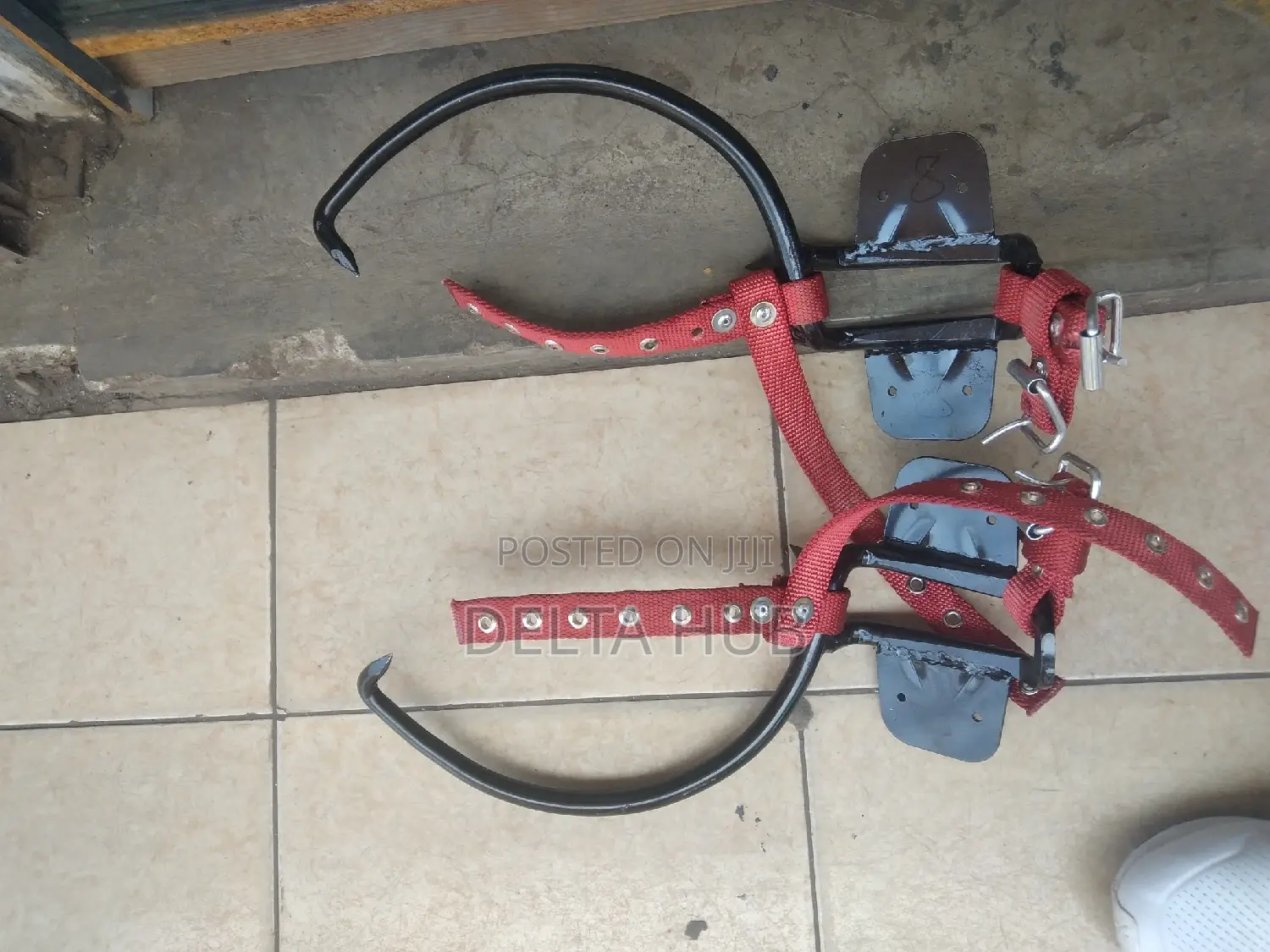 Wooden Pole Climbing Shoe