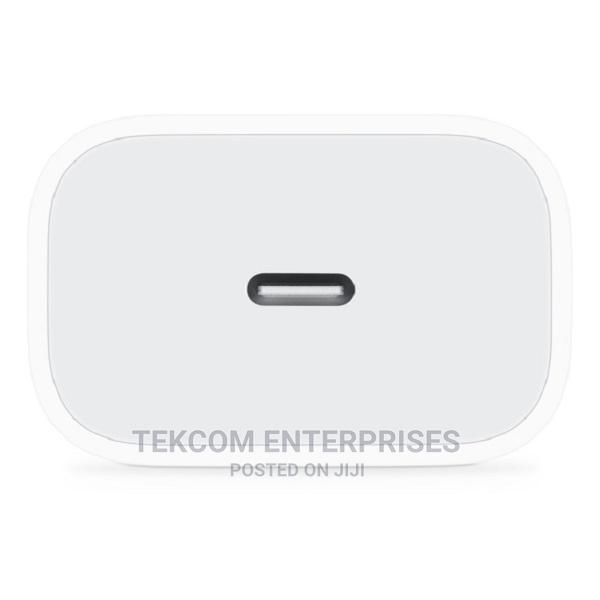 Apple USB-C 20 Watts Adapter - thumbnail 3